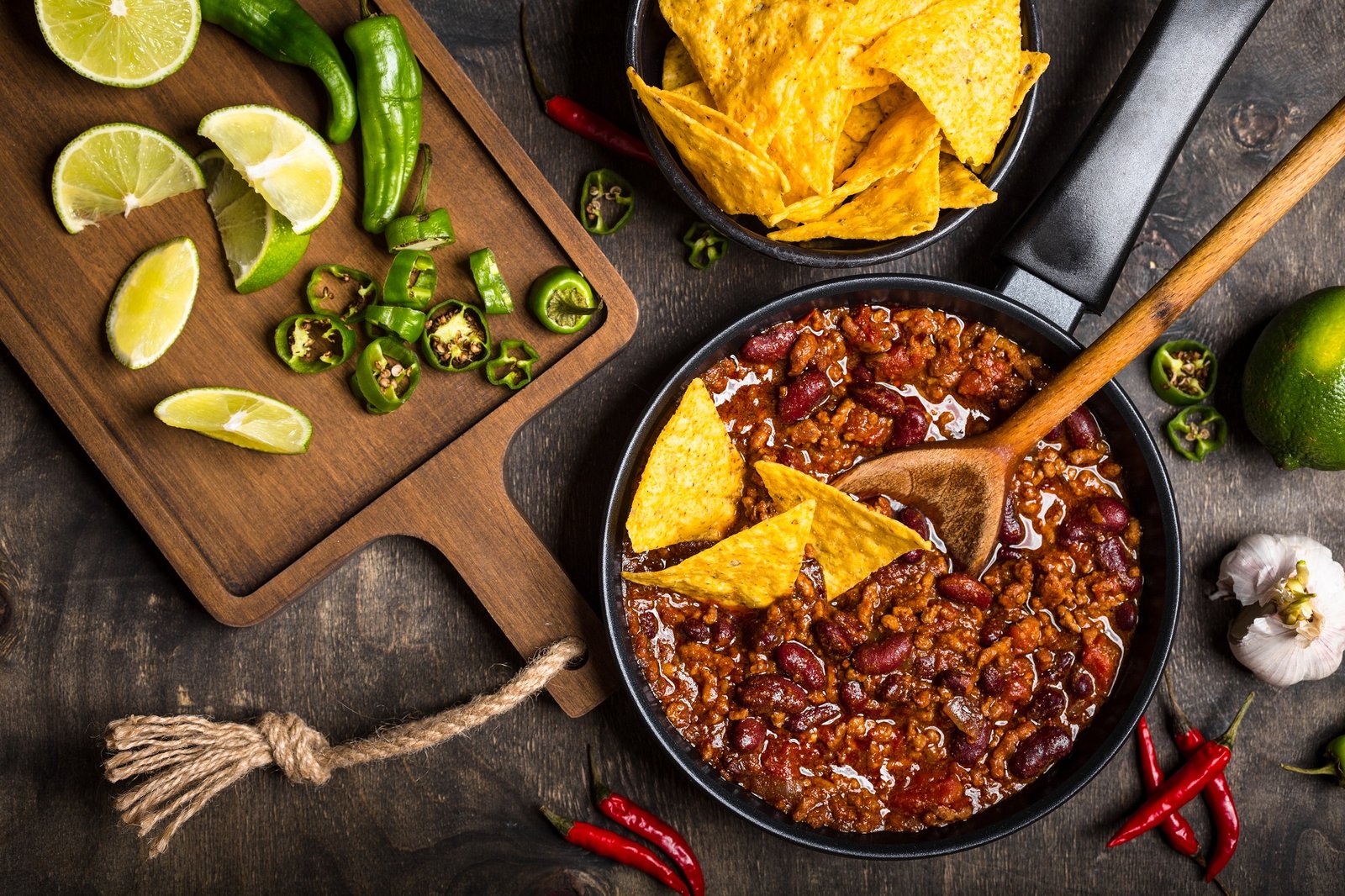 Chili,Con,Carne,In,Frying,Pan,On,Dark,Wooden,Background.